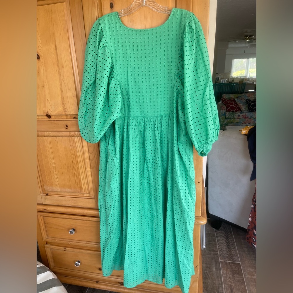 A New Day Kelly Green Eyelet MIDI-Dress Size XXL Dress is lined, sleeves are not